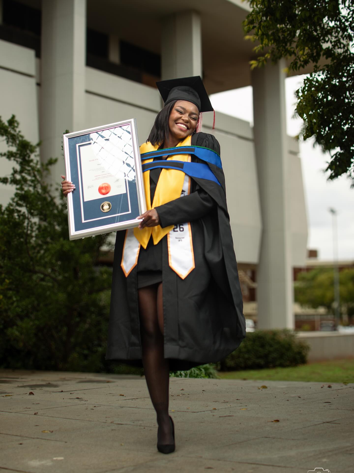 Boitumelo Ramasike holding Dean's Medal certificate